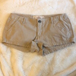 NWOT Khaki Hollister size 3 shorts